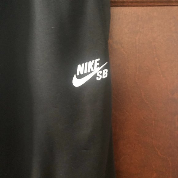 Boys Nike SB Joggers Size Medium - Picture 2 of 4